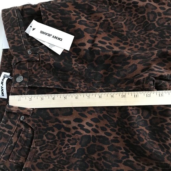 DKNY JEANS Laight Leopard Print Jeans High Rise Classic Straight Size 8 NWT - Picture 16 of 16